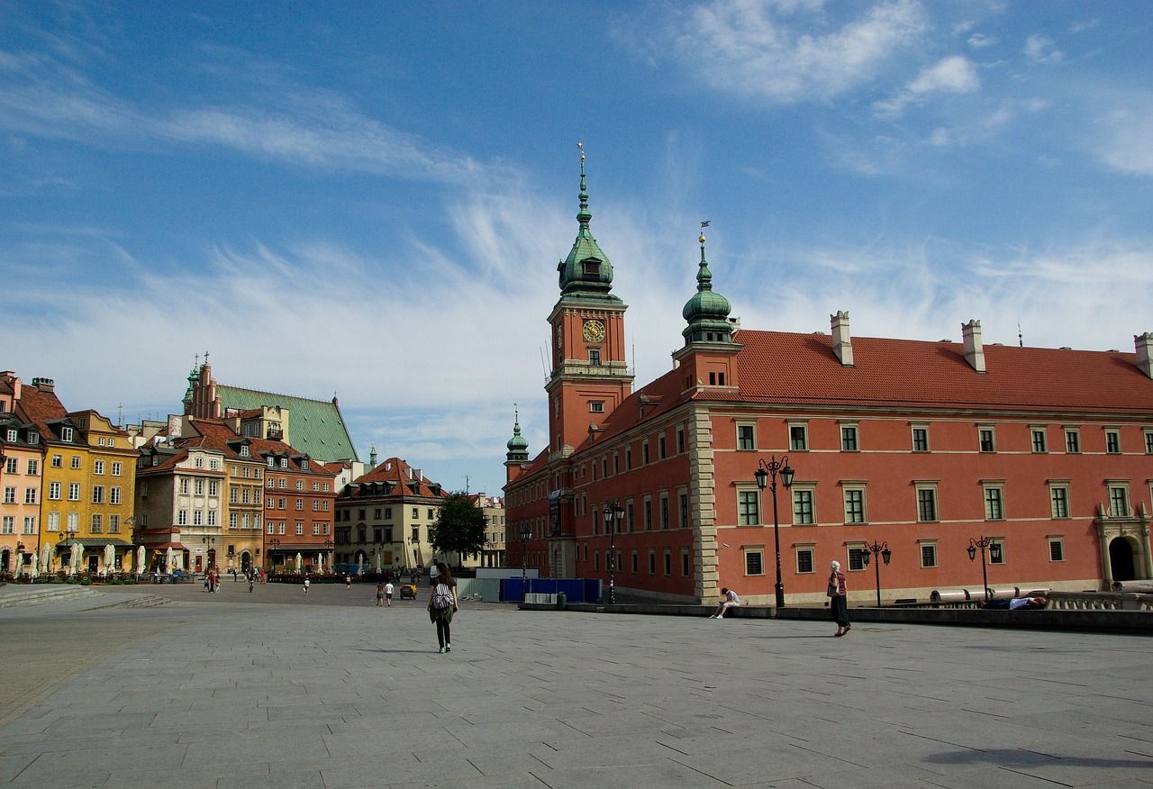 Jak odkryć ukryte historie Warszawy z lokalnym przewodnikiem?
