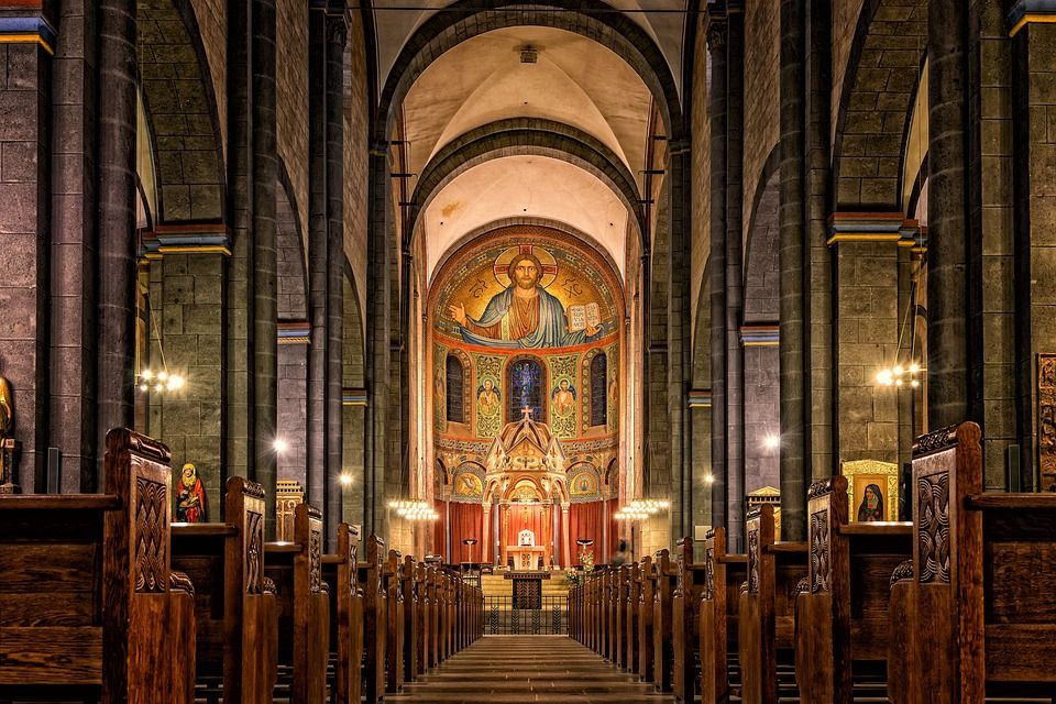 Zrozumieć znaczenie tabernakulum - niezbędny element liturgii